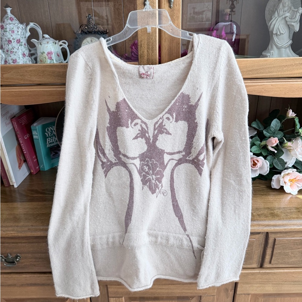 Joie cashmere sweater. Beige Long Sleeve Top with Beautiful Design - Picture 2 of 7
